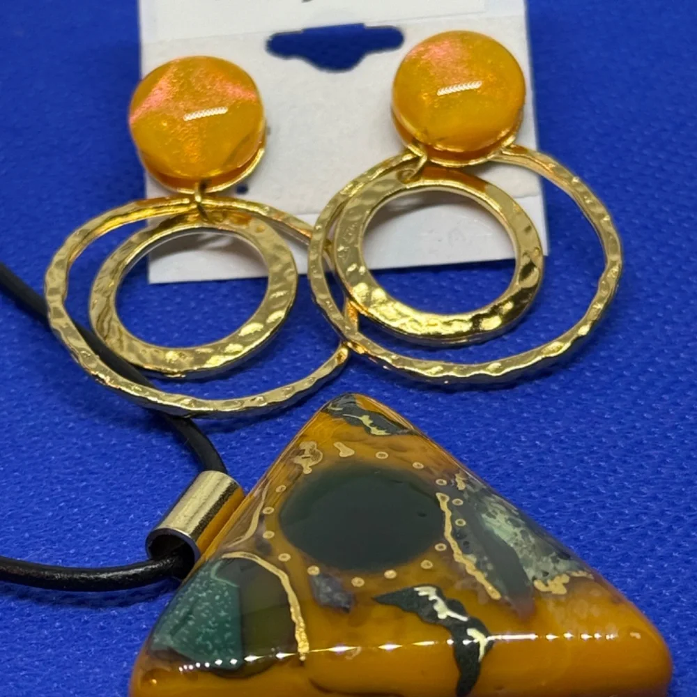 Beautiful Orange - Picture 2 of 2